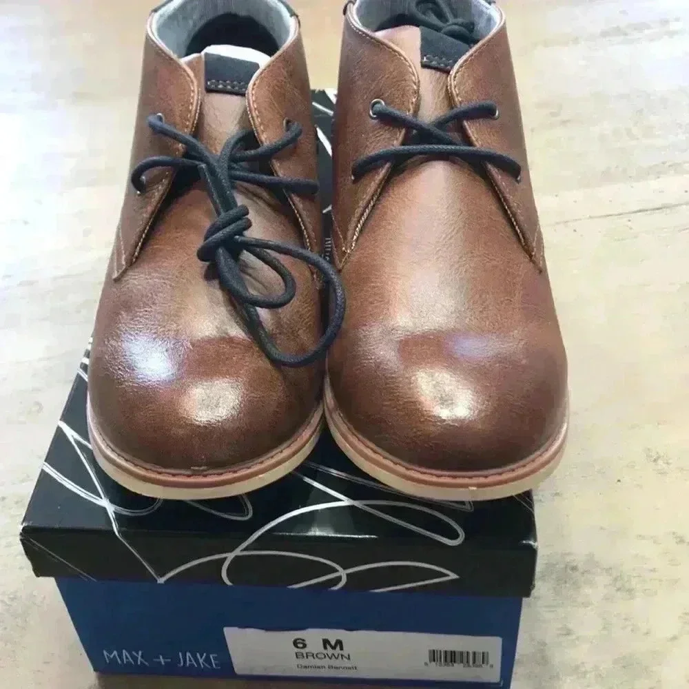 NWT max& jake chukka boots size 6